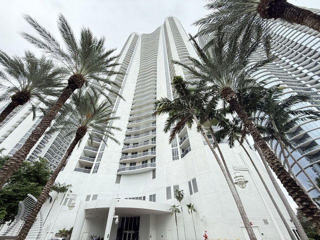 Trump Tower III  photo 2